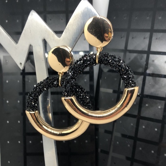 Gold tone glittery/resin statement earrings. - Picture 1 of 5